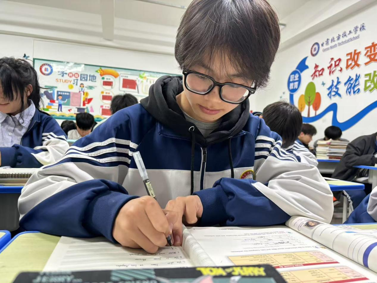 青衿之志 履践致远 | 学习之星：唐一男